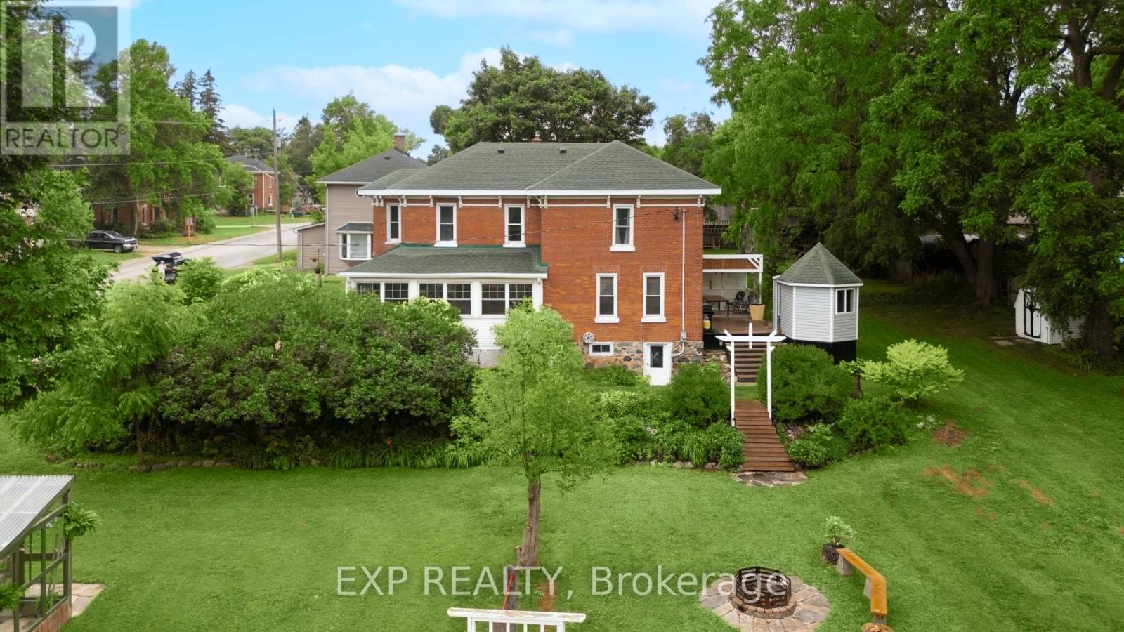 2027 VICTORIA STREET - 32