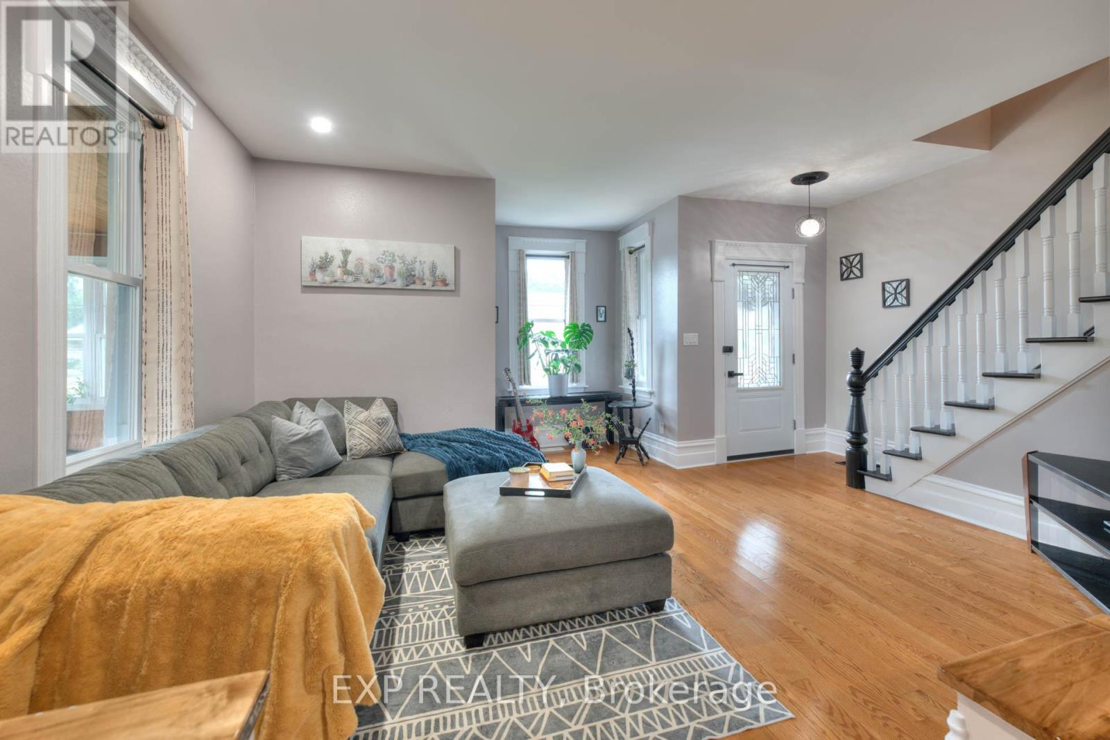 2027 VICTORIA STREET - 18