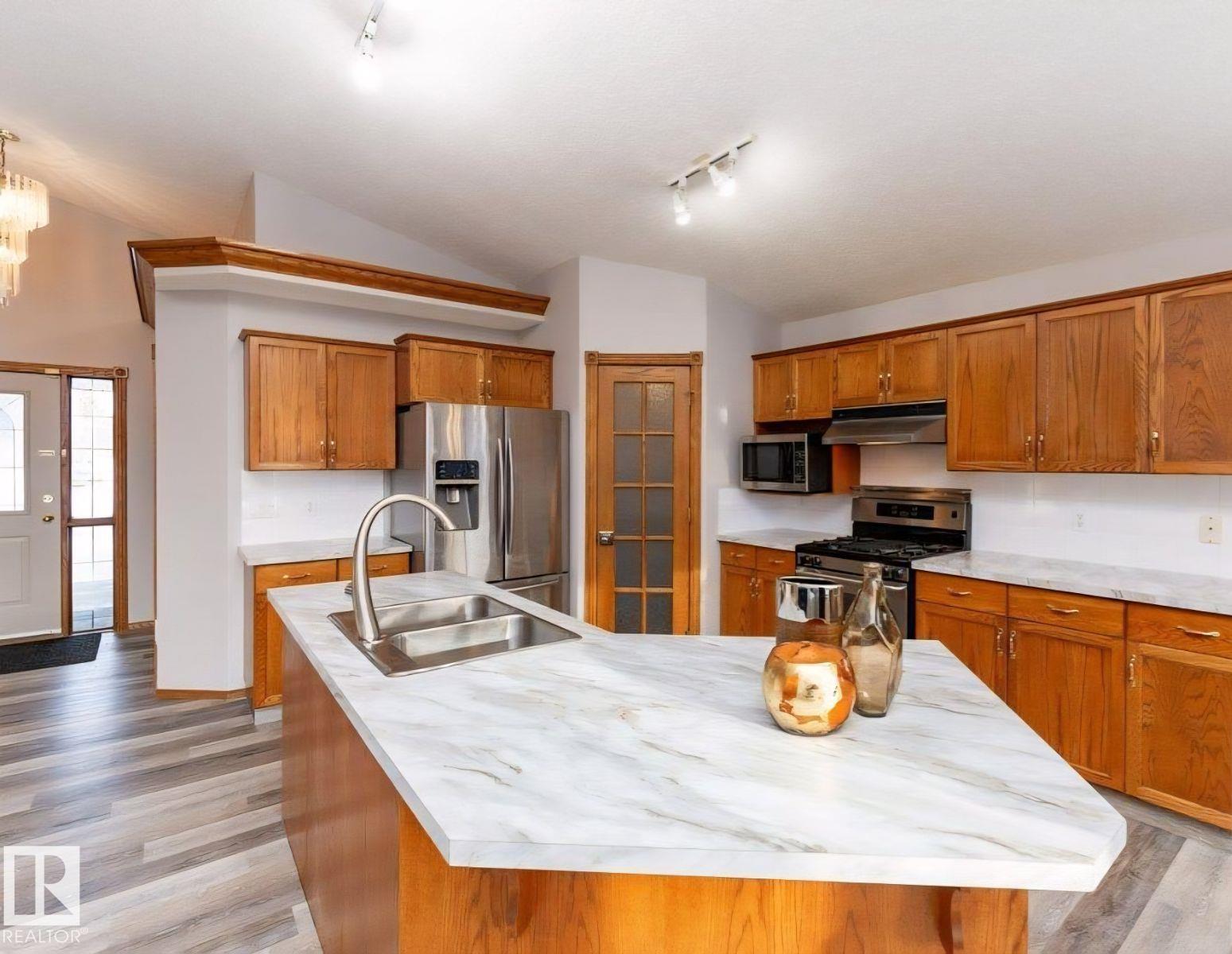 49 HERITAGE DR - 11