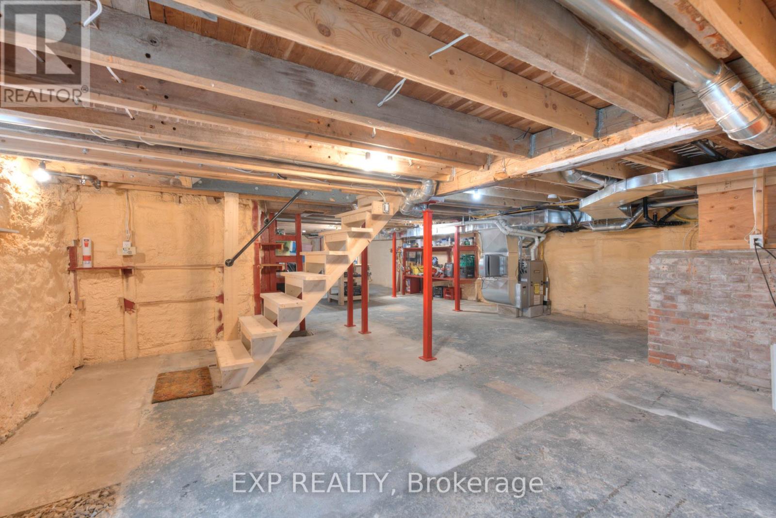 2027 VICTORIA STREET - 30