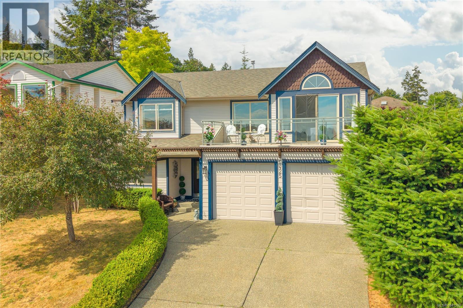 5425 Leslie Cres - 1