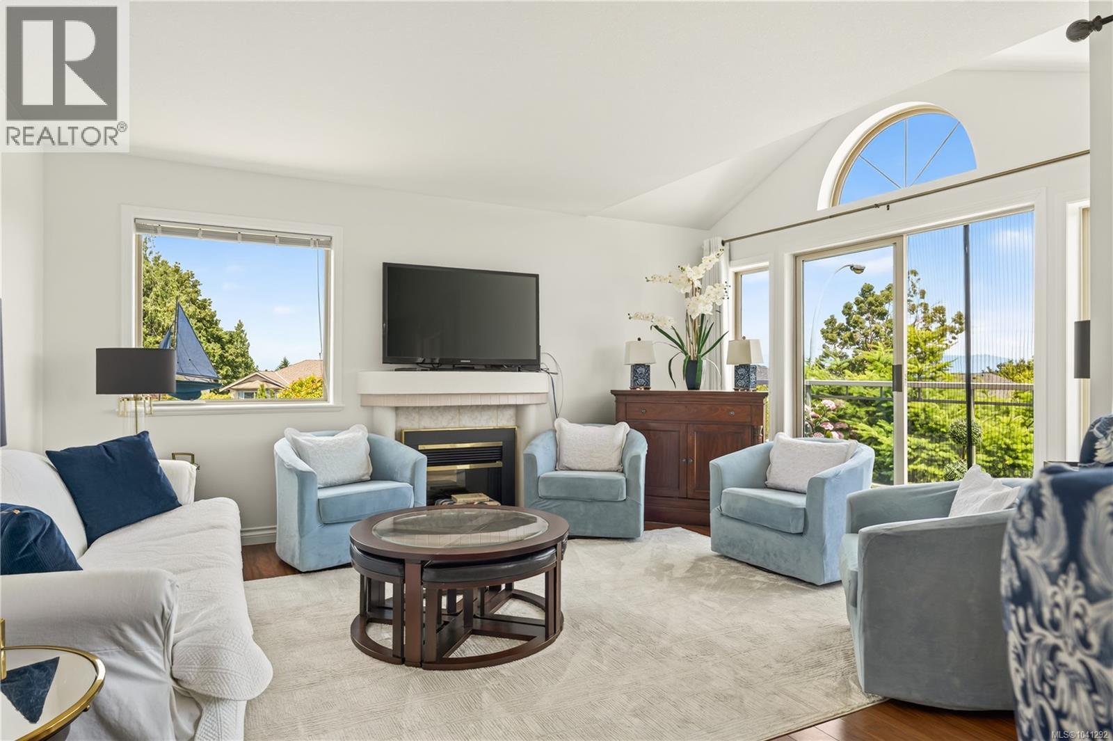 5425 Leslie Cres - 17