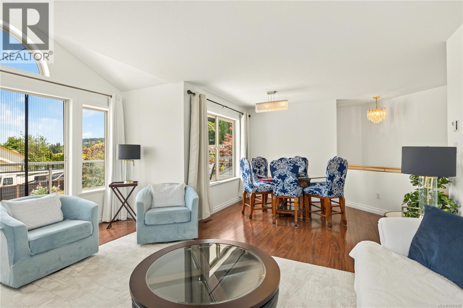 5425 Leslie Cres - 19