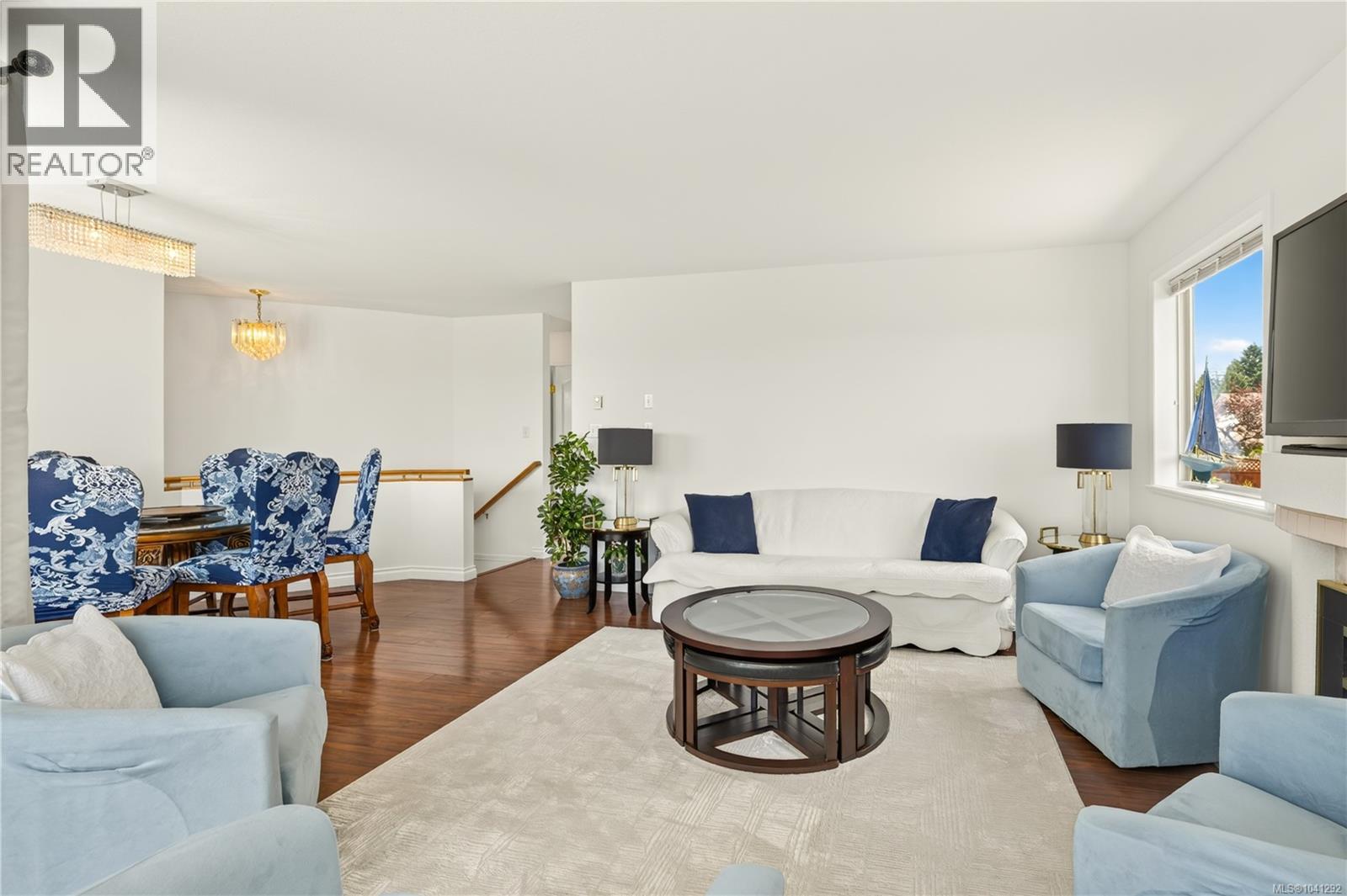 5425 Leslie Cres - 20