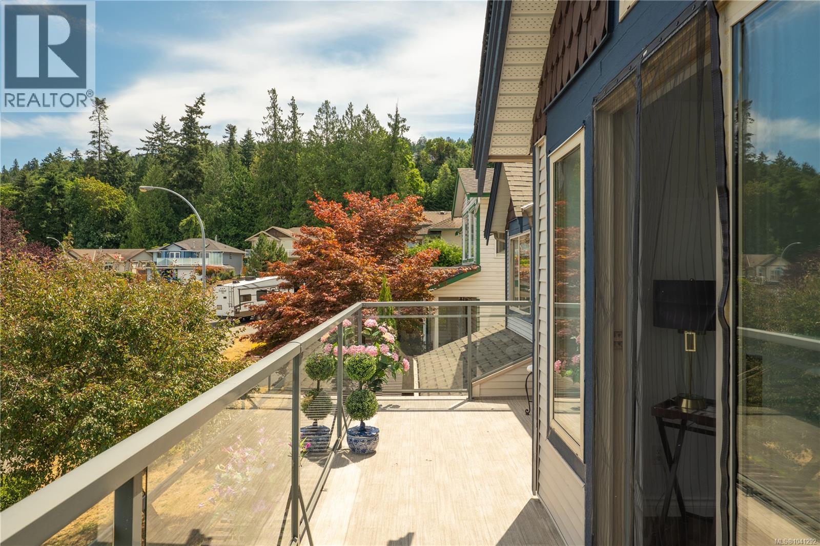 5425 Leslie Cres - 23