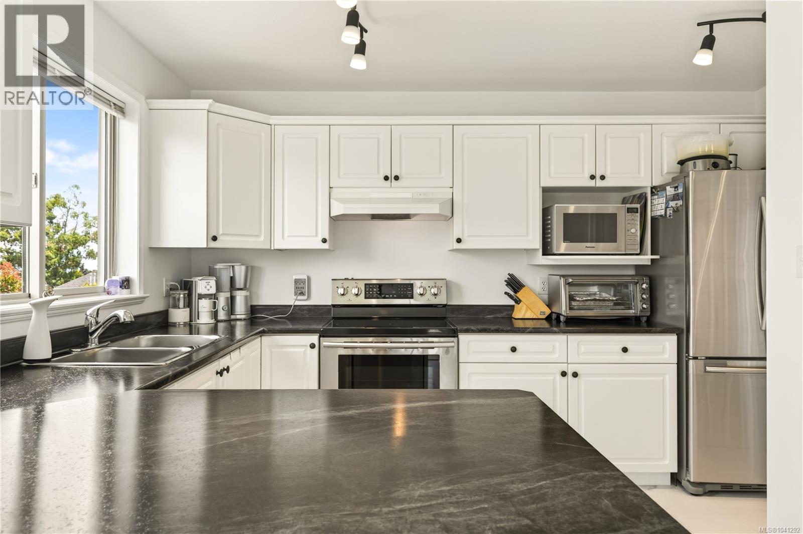 5425 Leslie Cres - 26