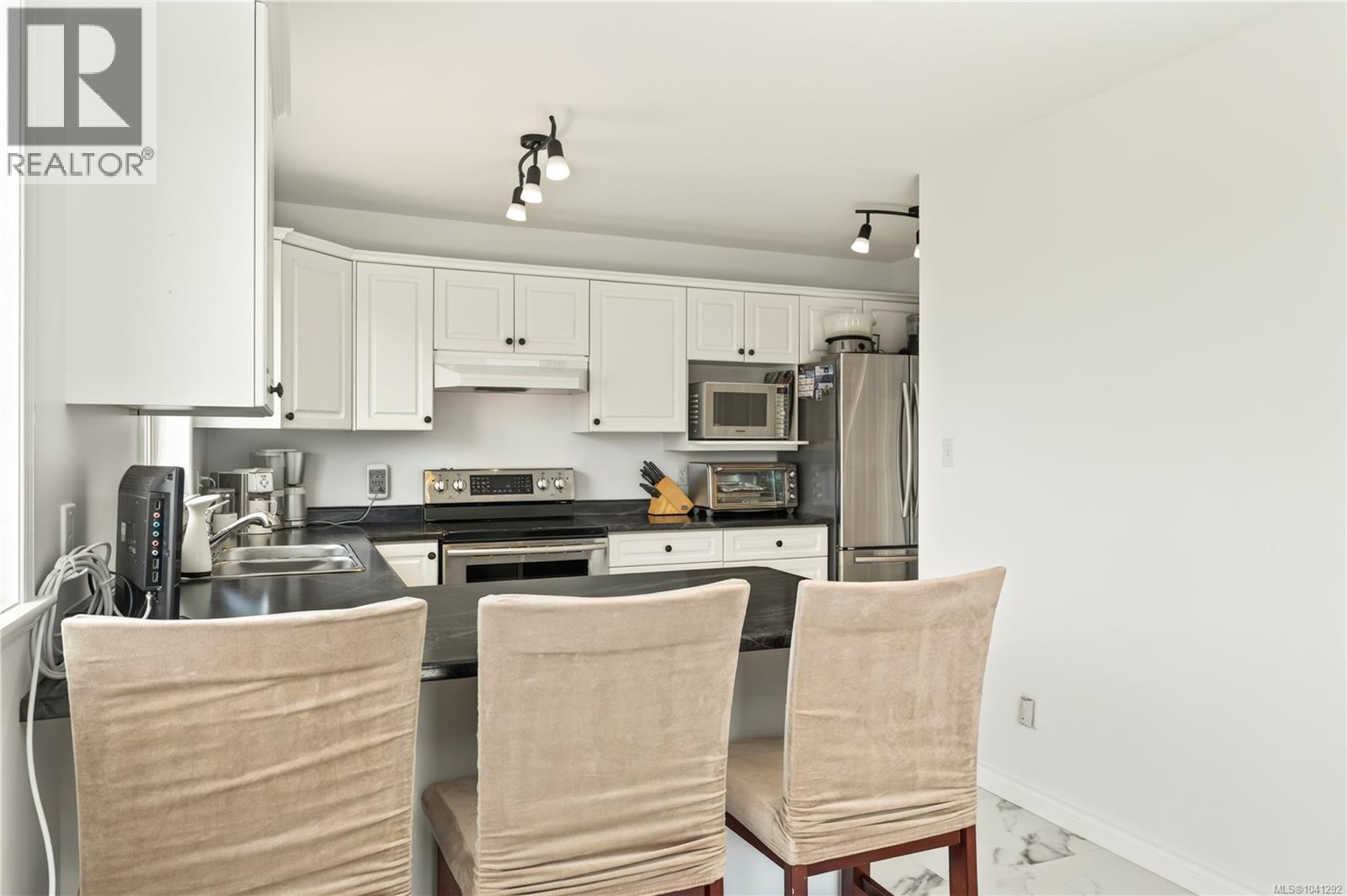 5425 Leslie Cres - 29