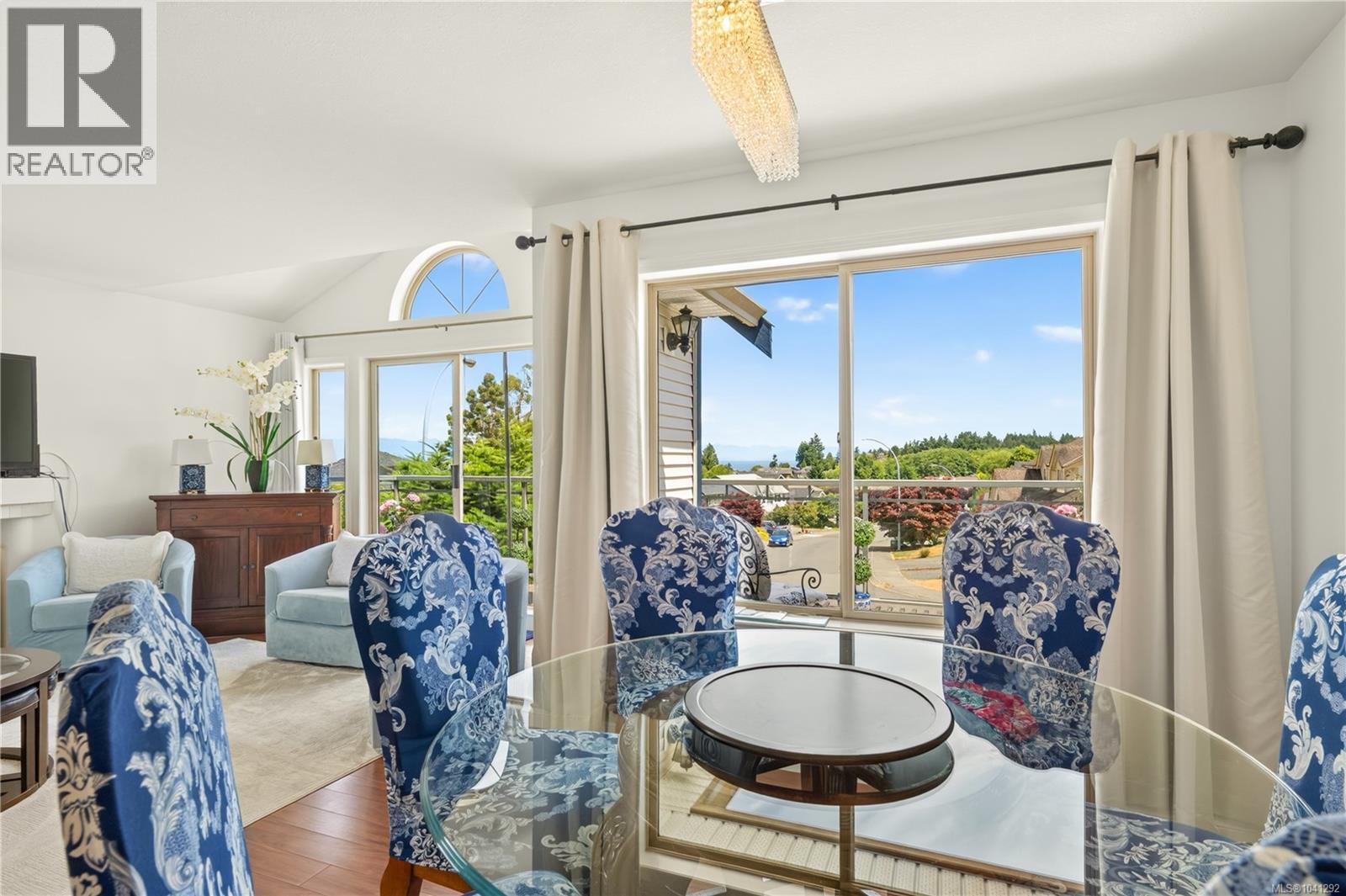 5425 Leslie Cres - Image 3