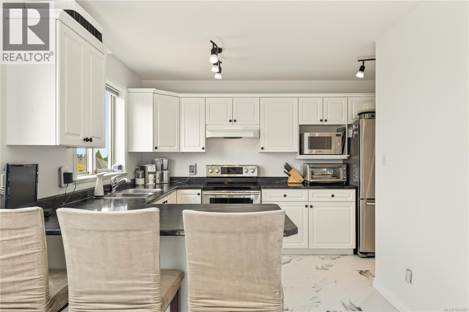 5425 Leslie Cres - Image 30