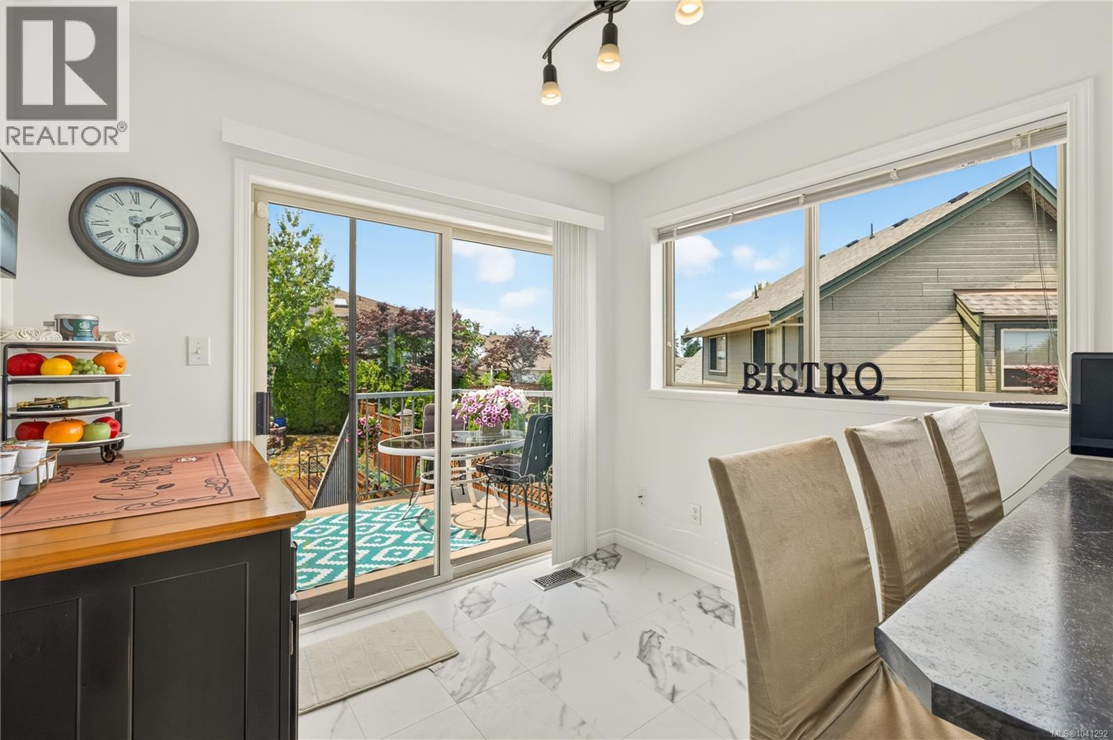5425 Leslie Cres - 33