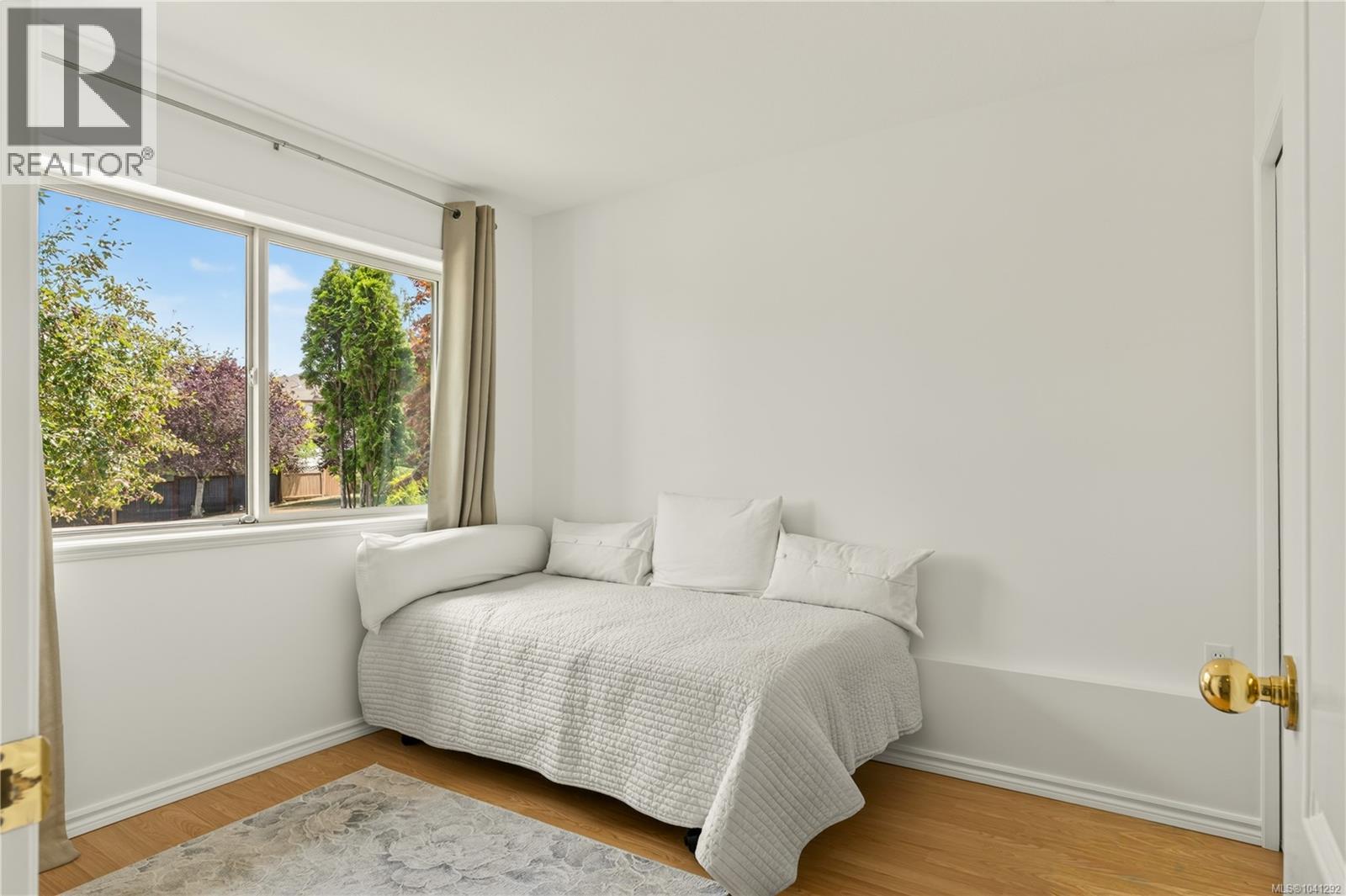 5425 Leslie Cres - 36
