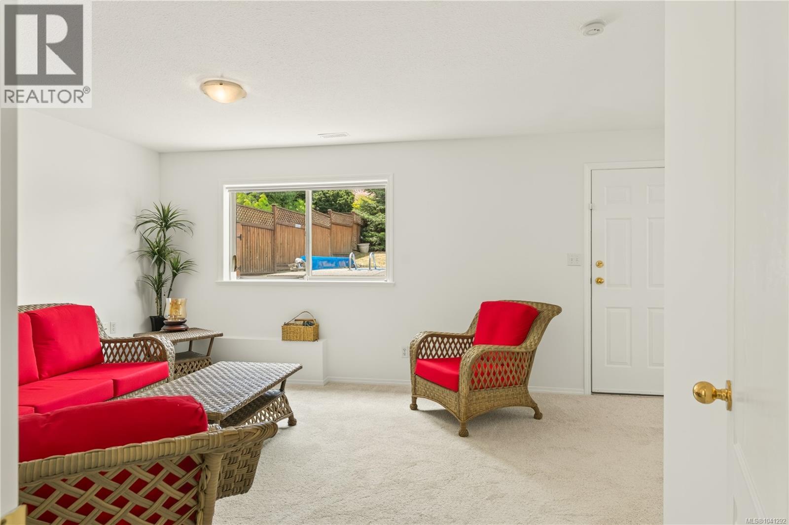5425 Leslie Cres - 39