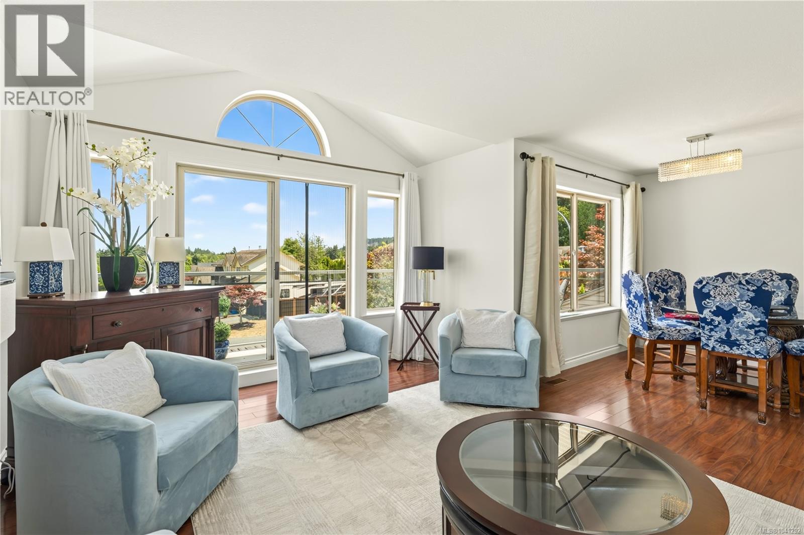 5425 Leslie Cres - 4