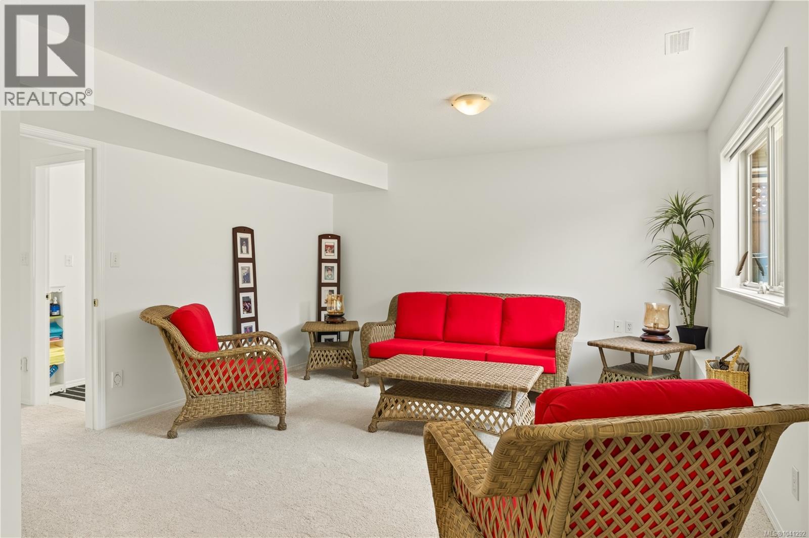 5425 Leslie Cres - 40