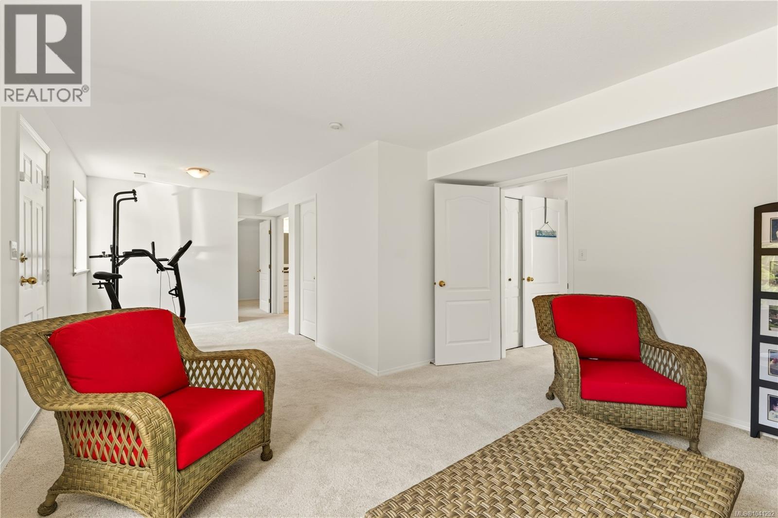 5425 Leslie Cres - Image 41