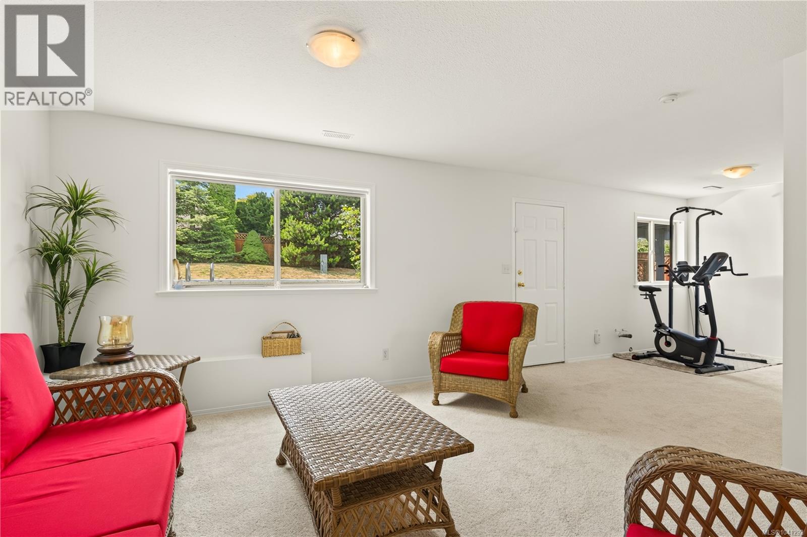 5425 Leslie Cres - Image 43