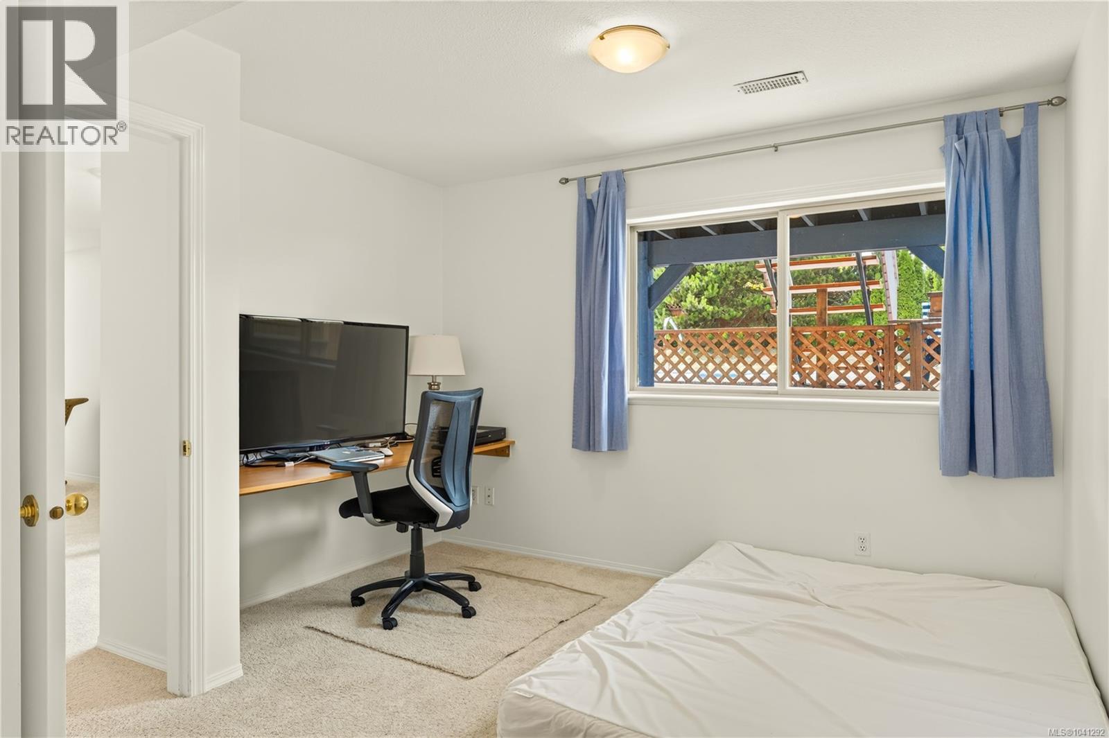 5425 Leslie Cres - Image 46