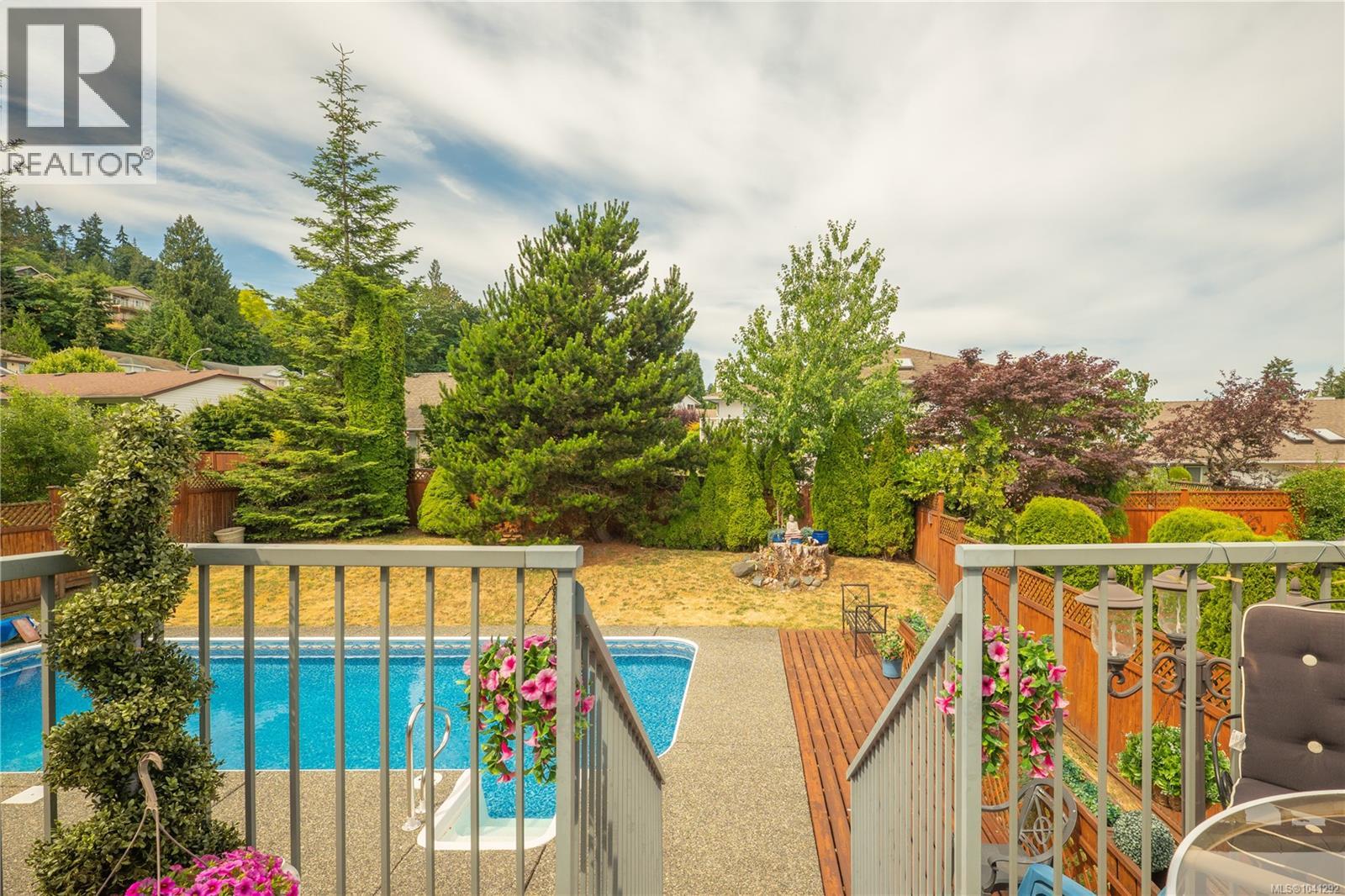 5425 Leslie Cres - 56