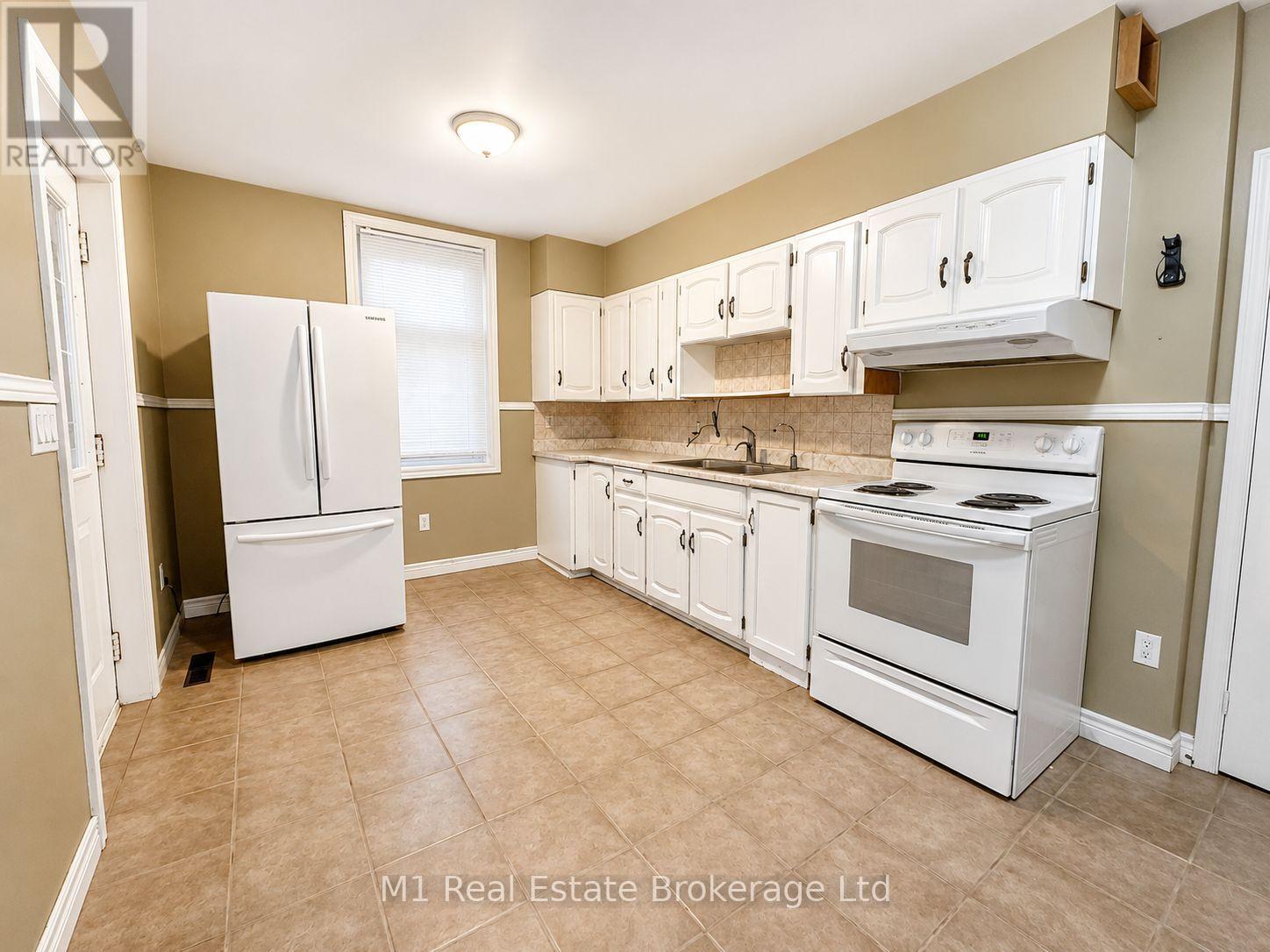 223 ST. GEORGE STREET E - 15