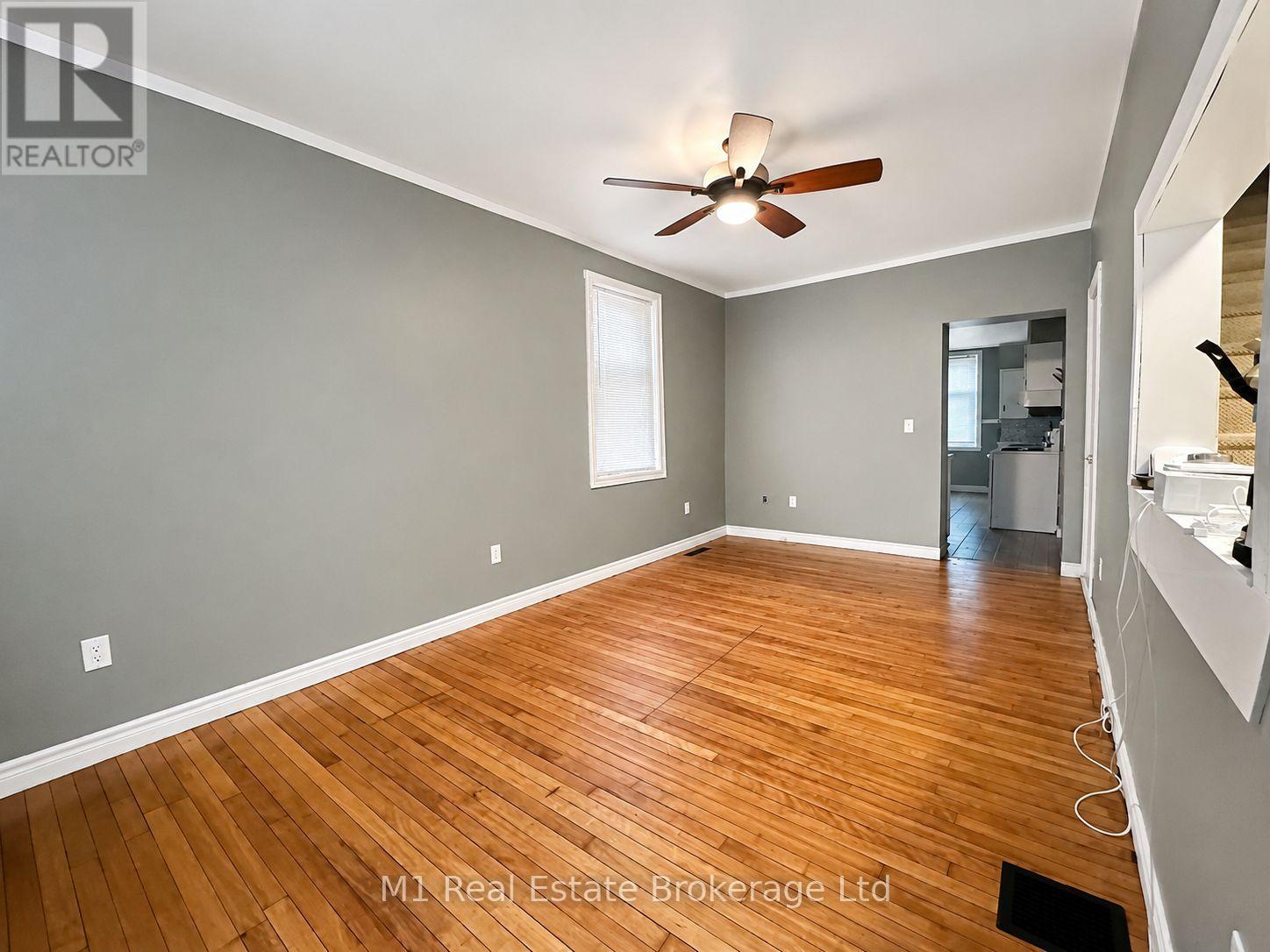 223 ST. GEORGE STREET E - 17