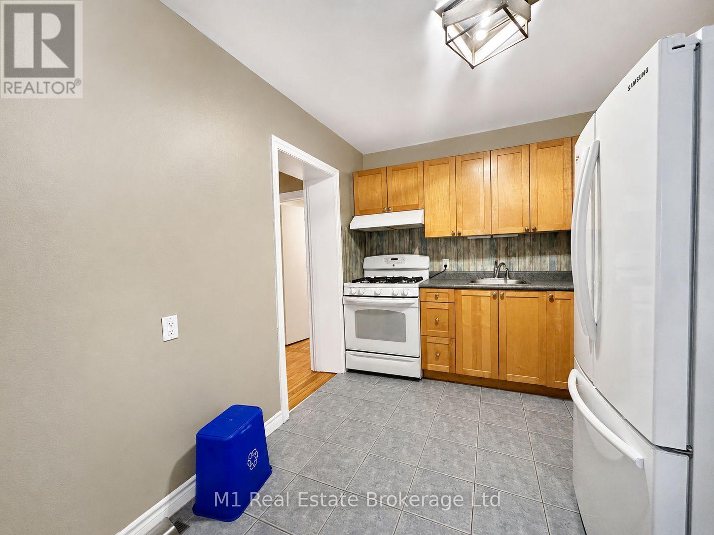 223 ST. GEORGE STREET E - 9