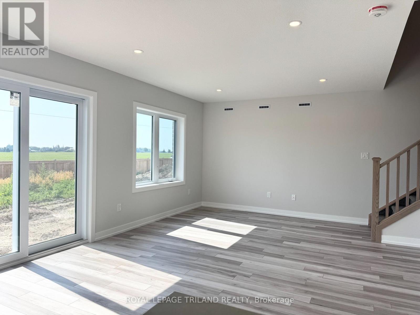 33 HARROW LANE Property Photo