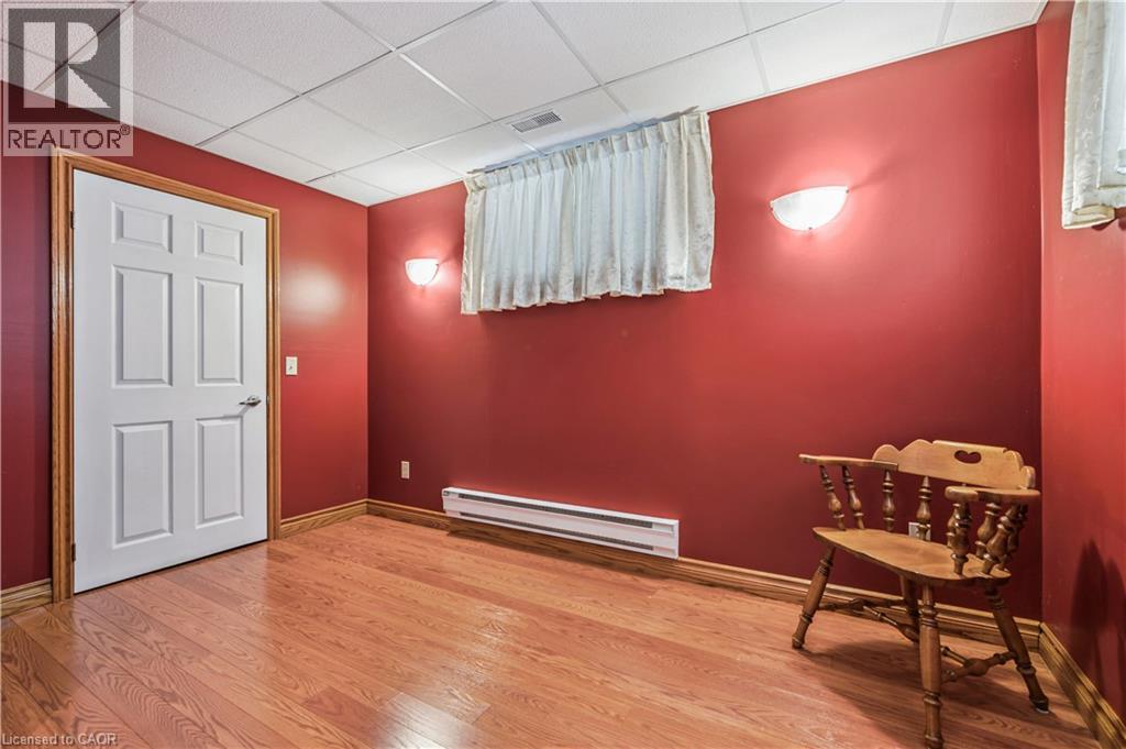 28 EDWARD Street - 32