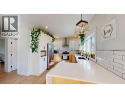Laundry room - 825 Selkirk Drive, Creston, BC V0B1G3 Photo 6