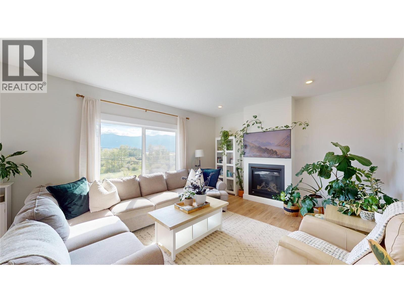 825 Selkirk Drive - 2