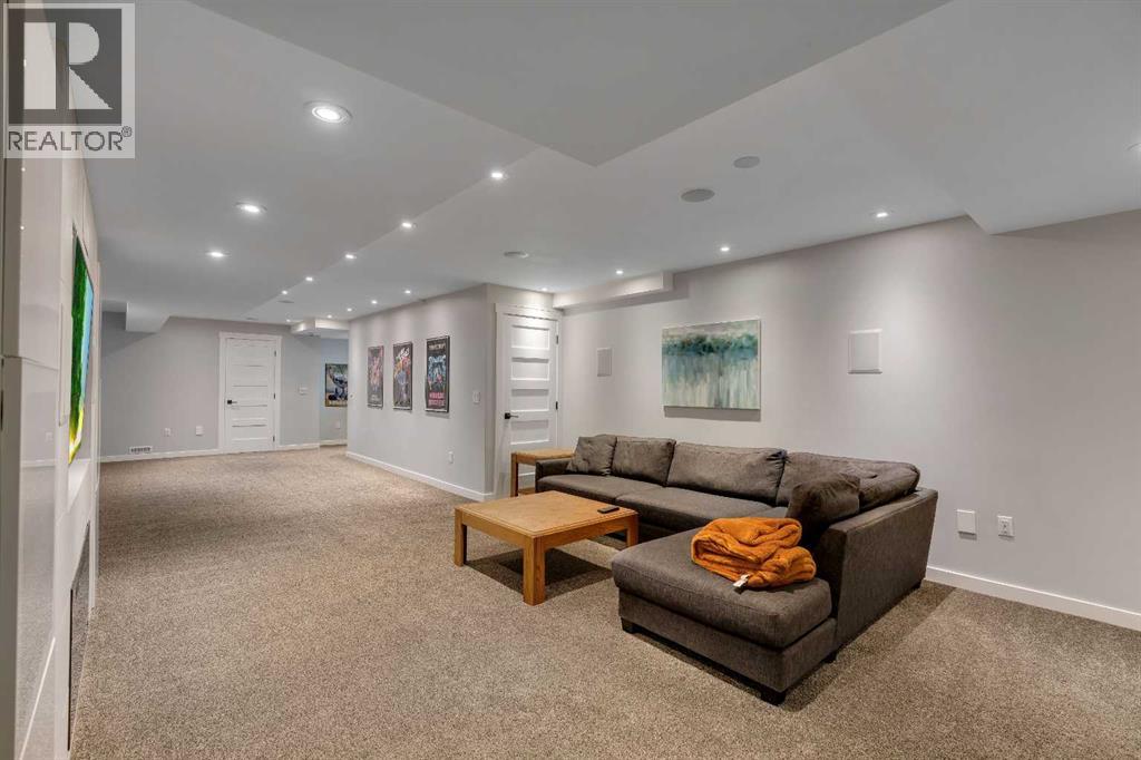 229 22 Avenue NE - 21