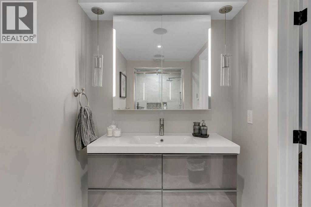 229 22 Avenue NE - 16