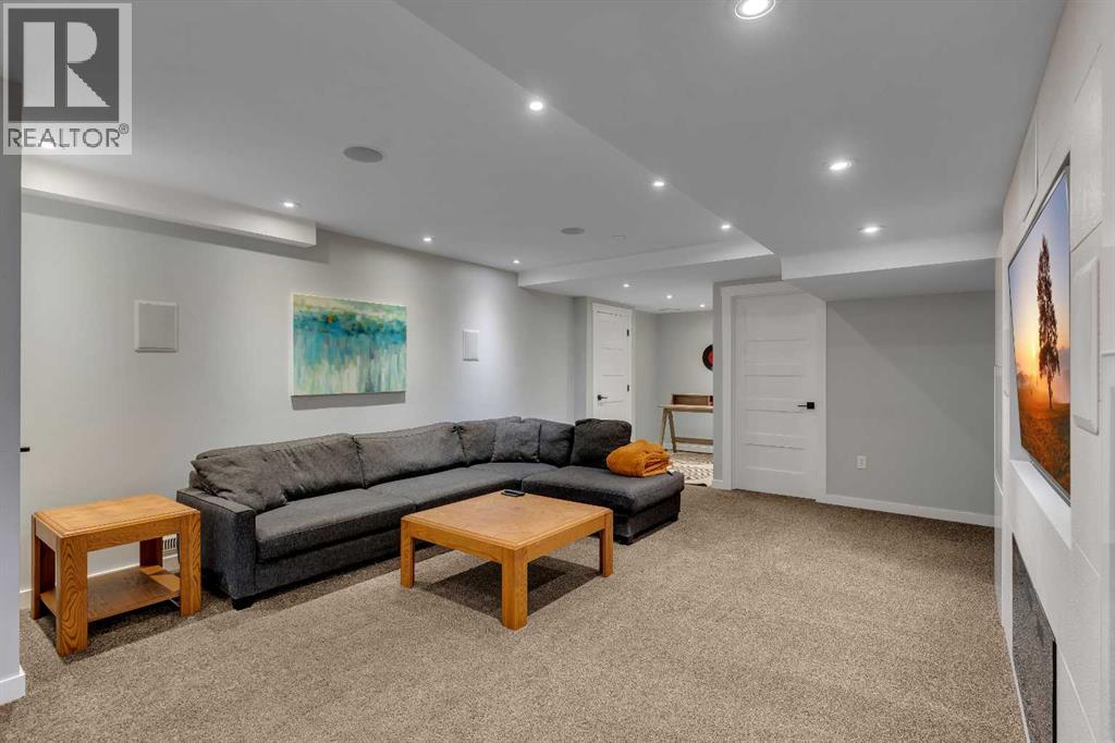 229 22 Avenue NE - 19