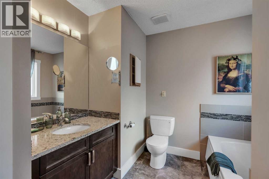 229 22 Avenue NE - 13