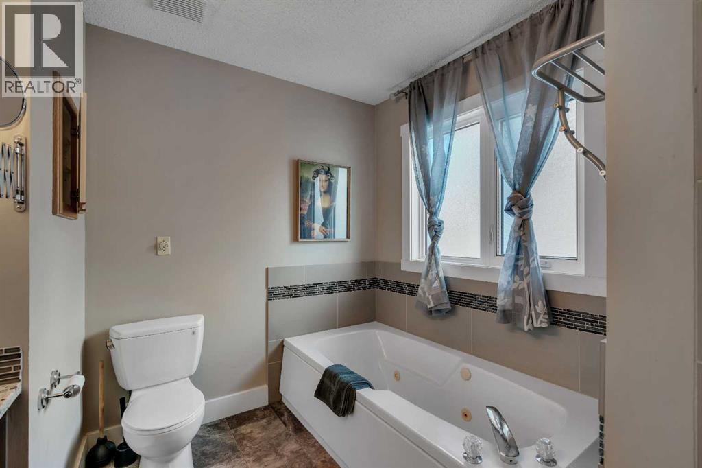 229 22 Avenue NE - 14