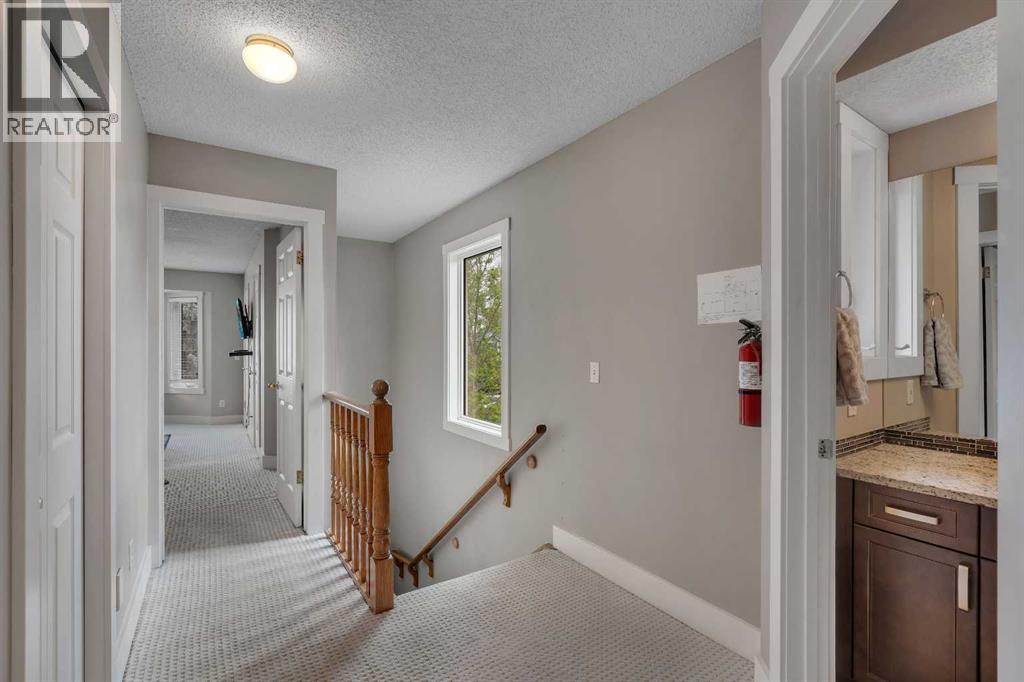 229 22 Avenue NE - 11