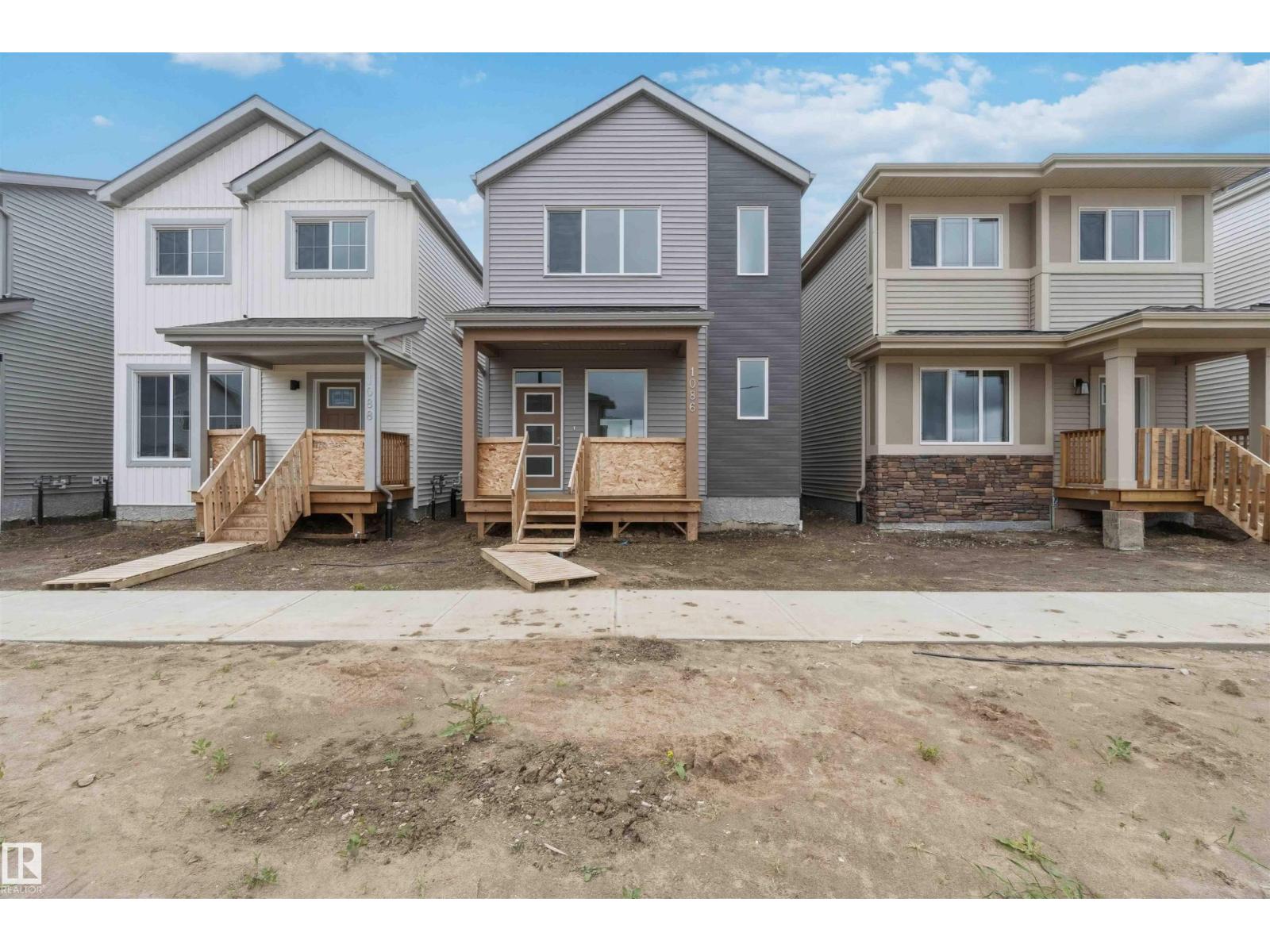 1086 MCLEOD AV - 1