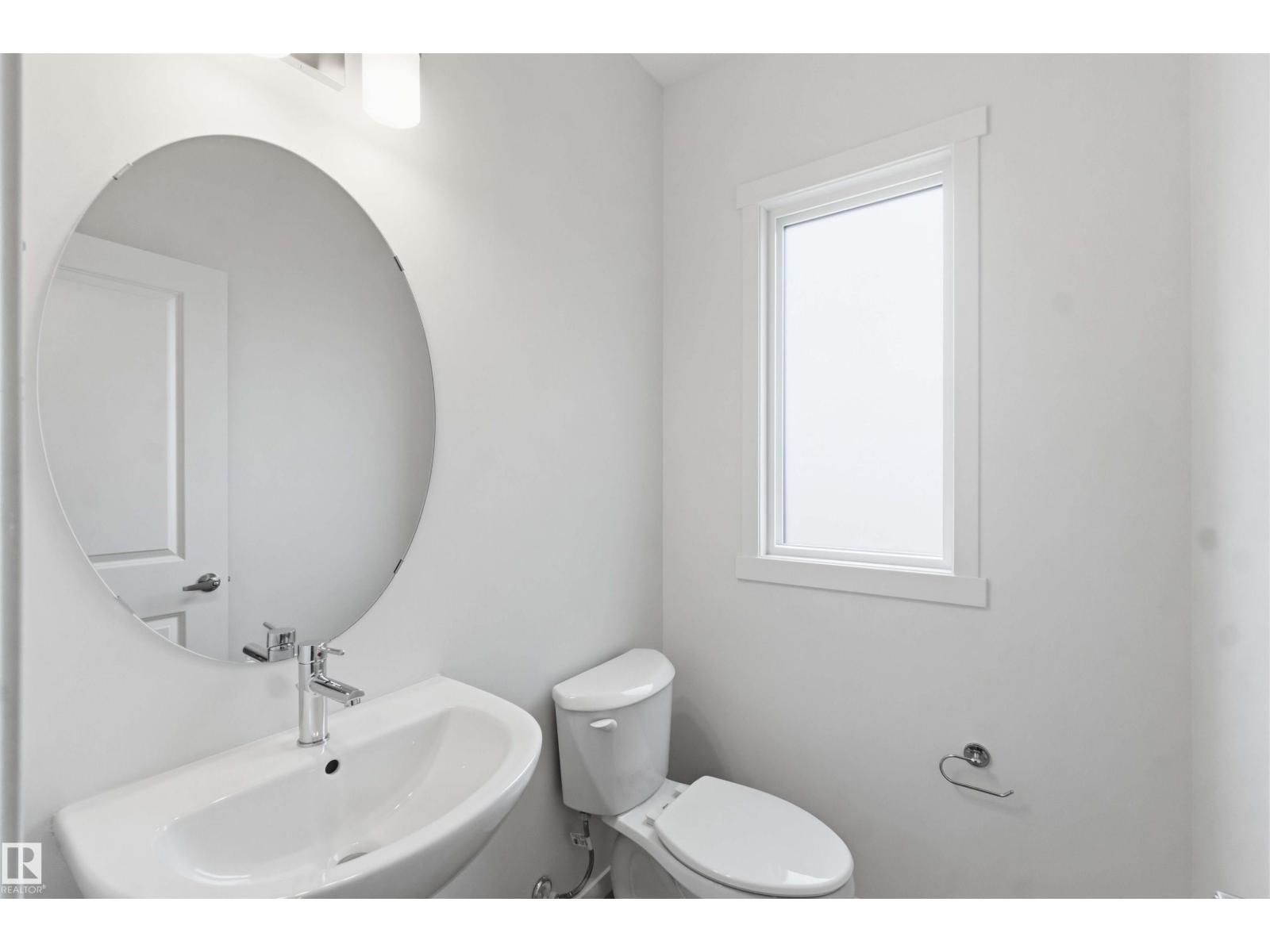 1086 MCLEOD AV - 10