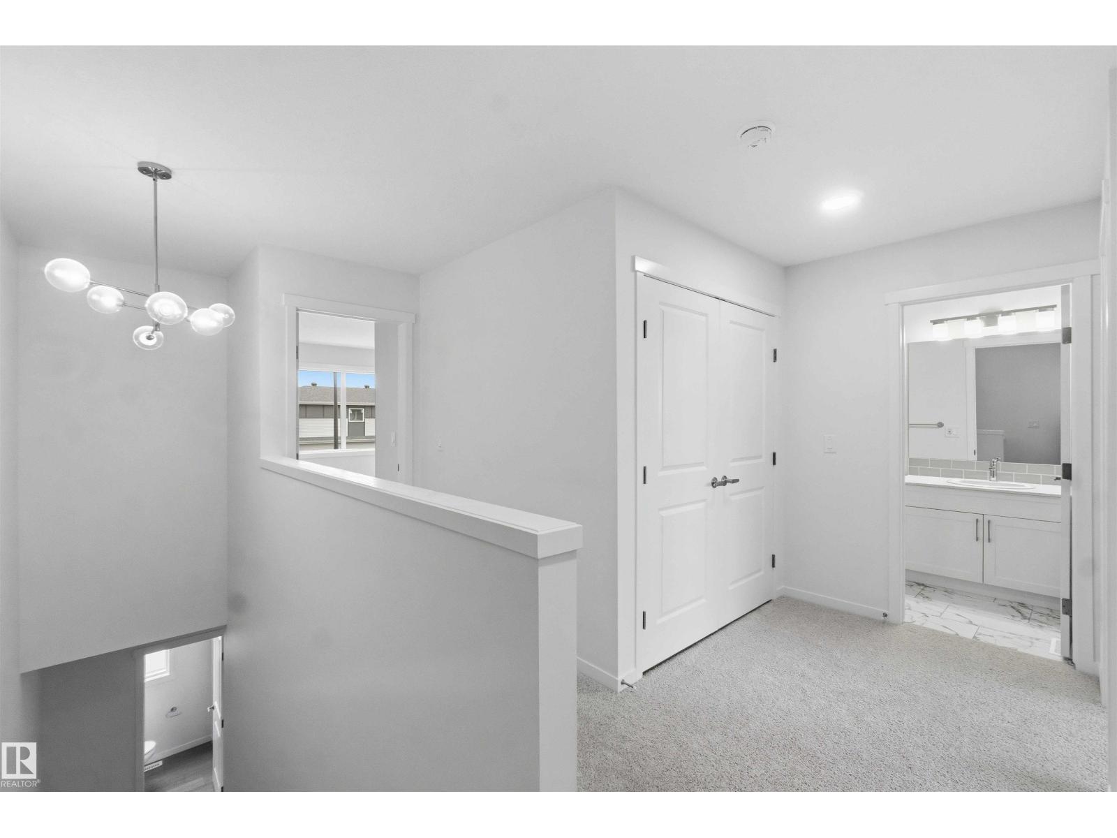 1086 MCLEOD AV - 19