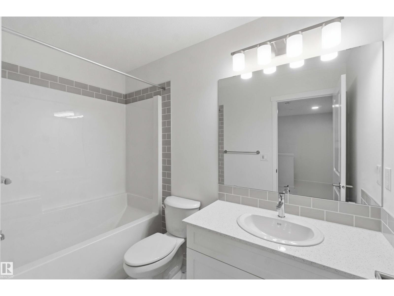 1086 MCLEOD AV - 22