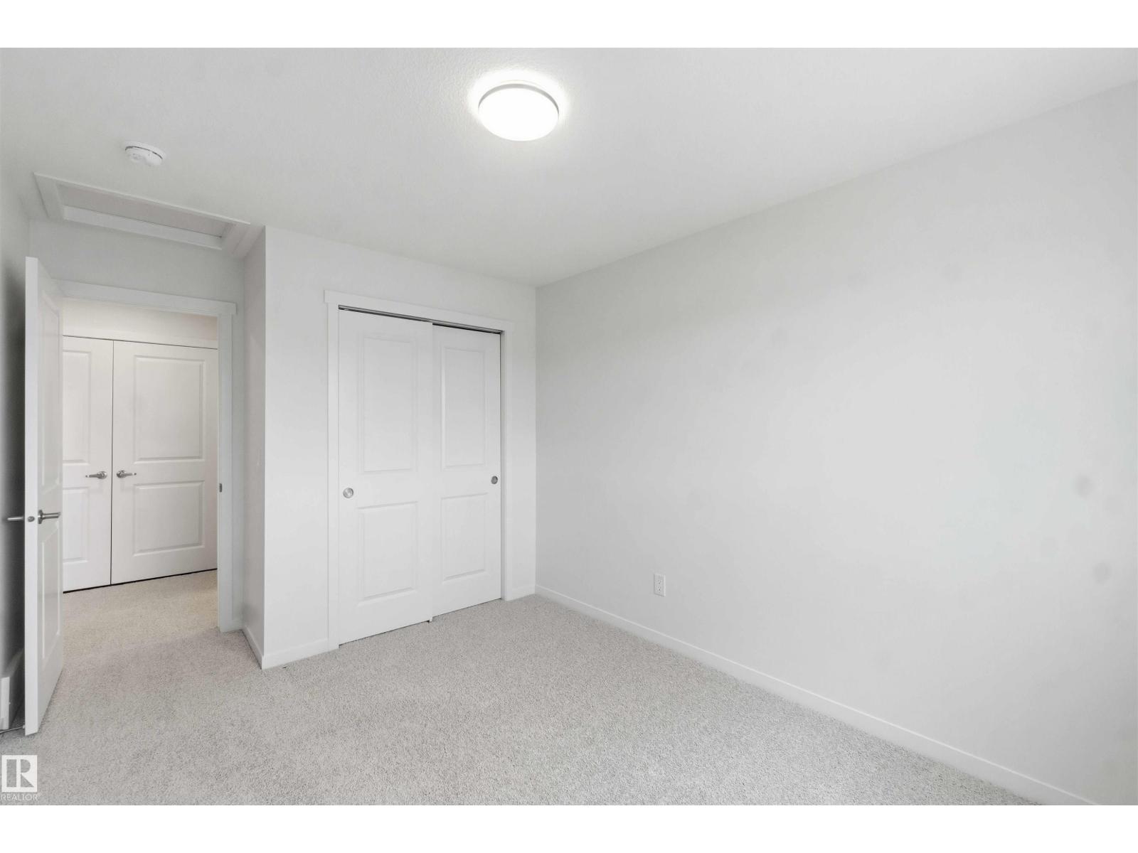 1086 MCLEOD AV - 24