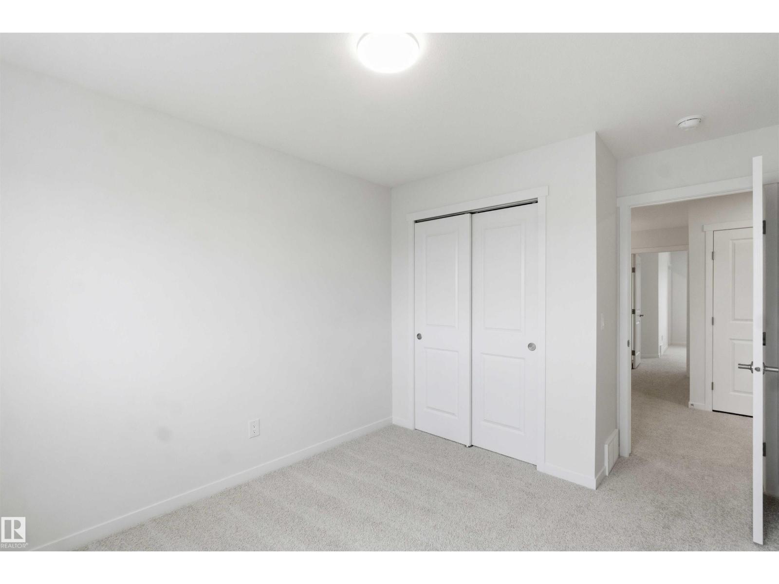 1086 MCLEOD AV - 26