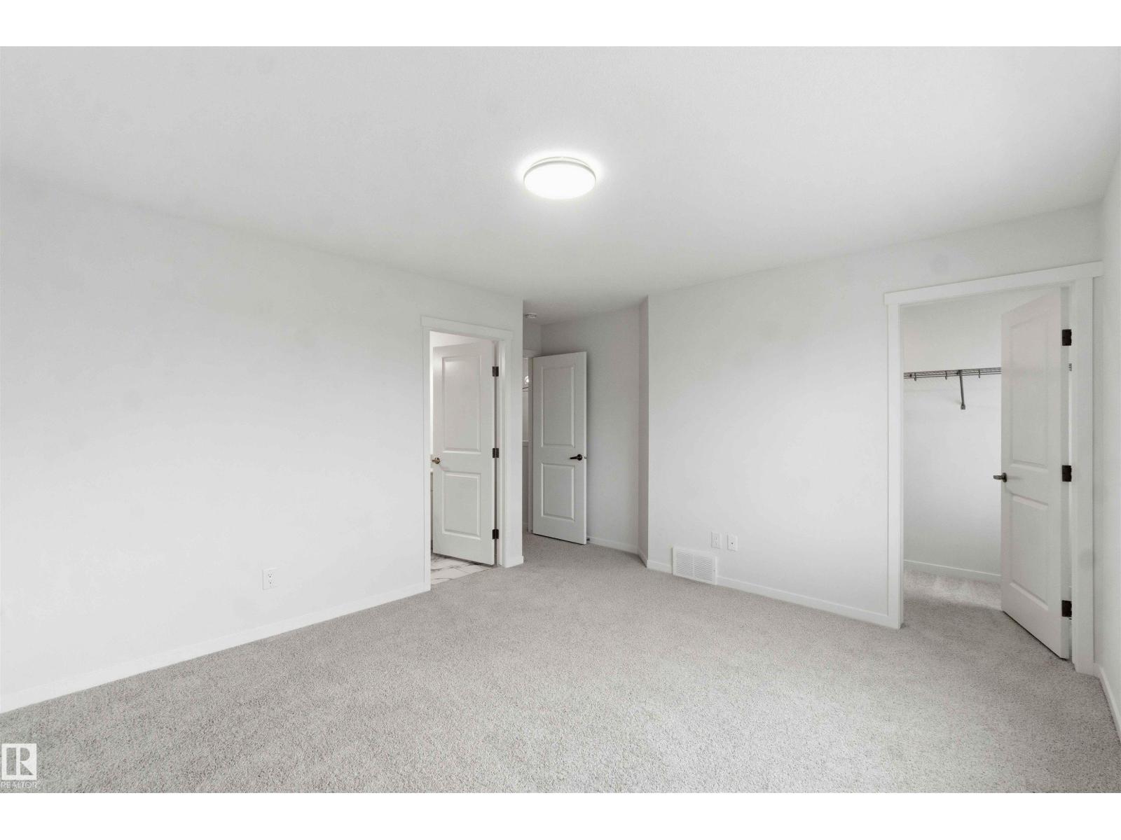 1086 MCLEOD AV - 29