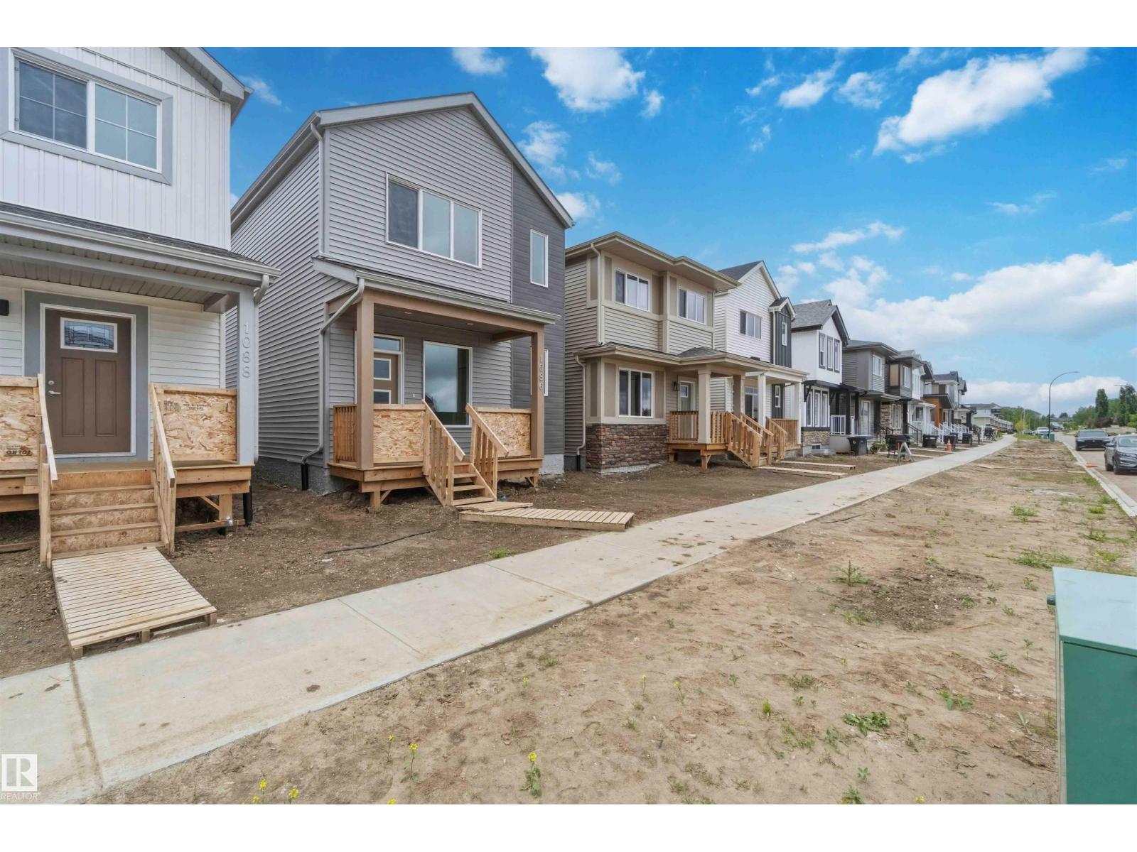 1086 MCLEOD AV - 3