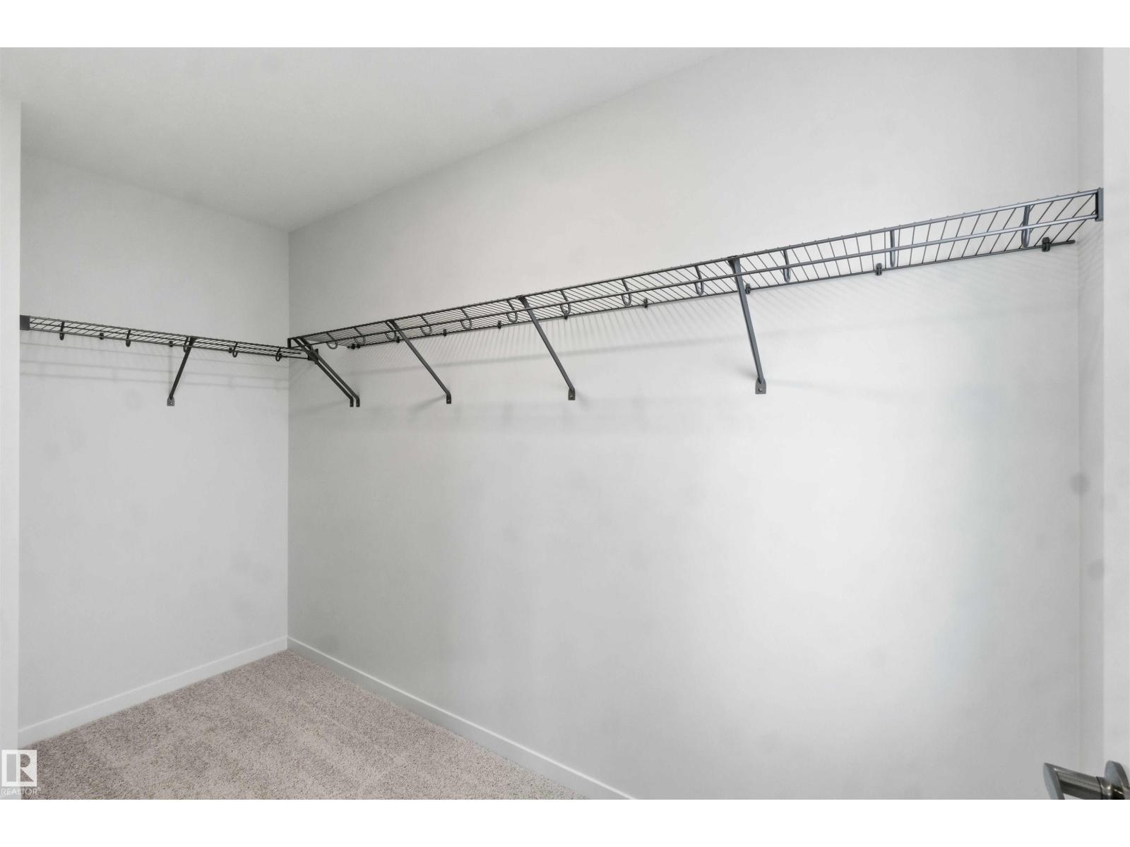 1086 MCLEOD AV - 30
