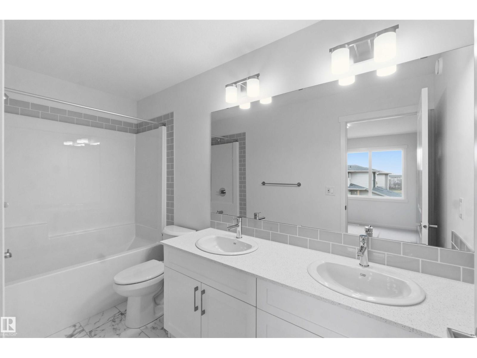 1086 MCLEOD AV - 31