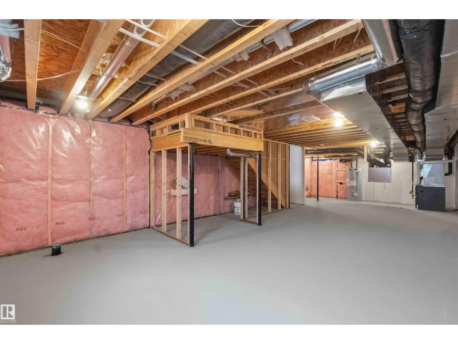 1086 MCLEOD AV - 36