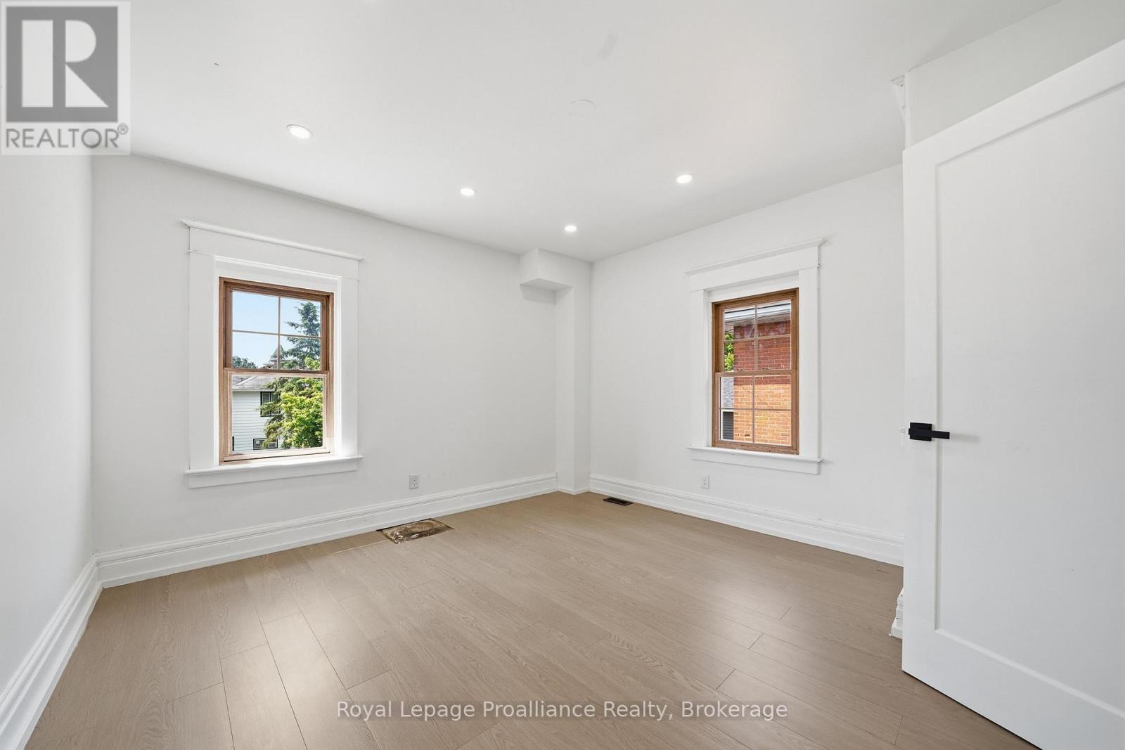 79 BRIDGE STREET W - 26