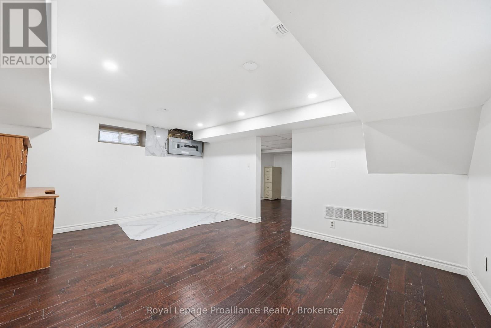 79 BRIDGE STREET W - 36