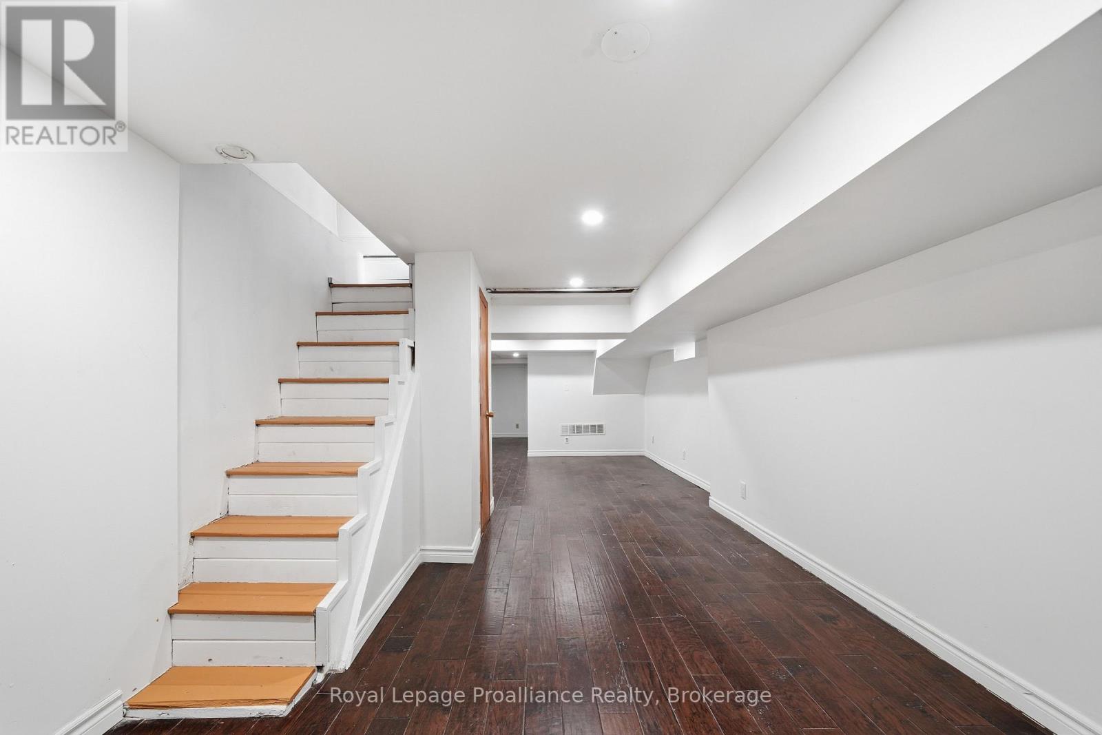 79 BRIDGE STREET W - 34