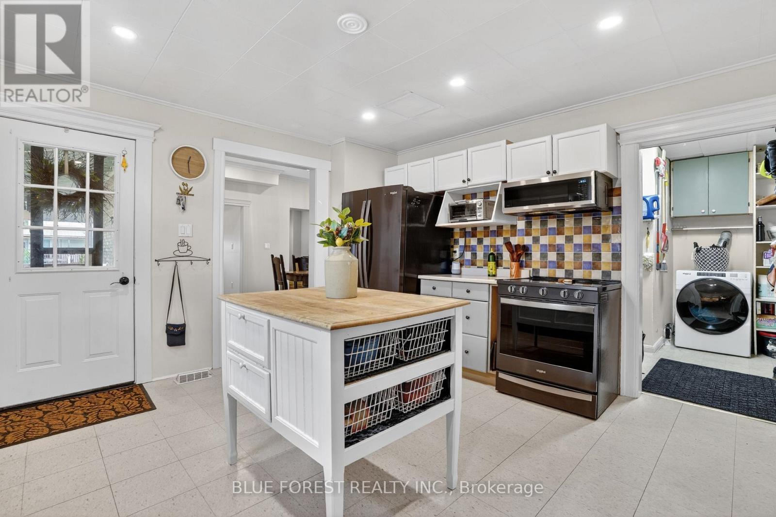 209 MARGARET STREET - 25